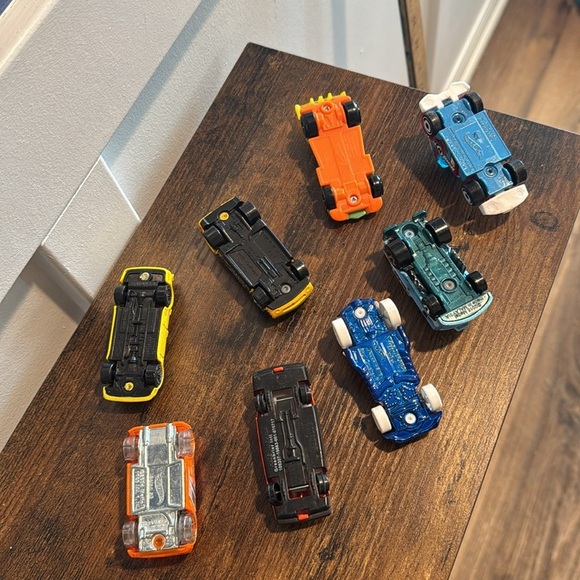 Hotwheels and random cars  Bundle bright colors - Picture 4 of 4